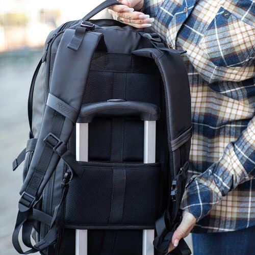 Rivin 18L Rucksack aus rPET. Reflektive Tasche. Laptops bis 17"