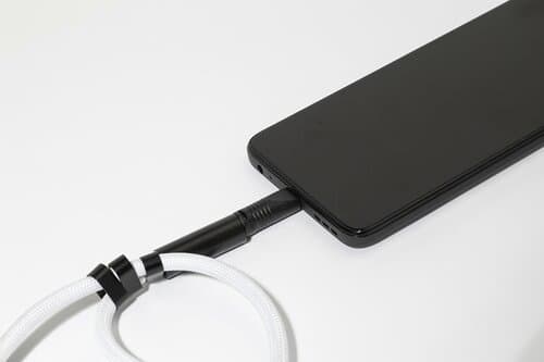 CuffCharge 60W Handgelenkband mit Lade- und Datenkabel aus RPET