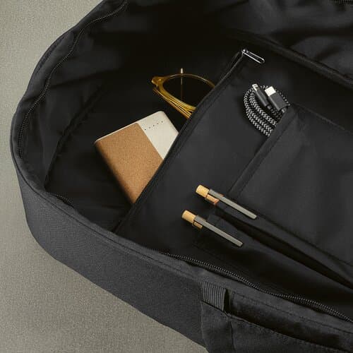 Budapest 16L Rucksack aus rPET. Vordertasche. Laptops bis 17"