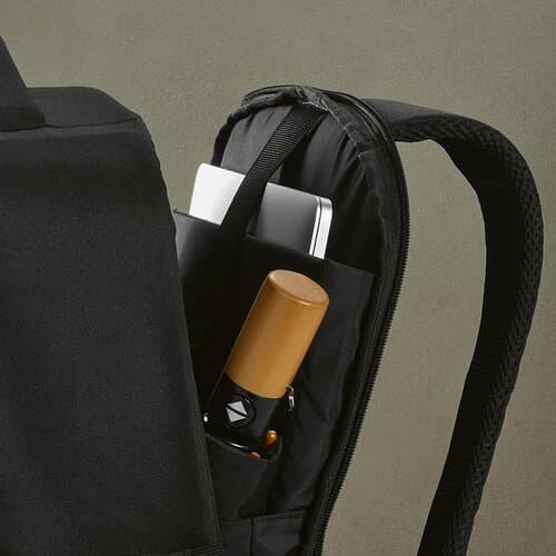 Budapest 16L Rucksack aus rPET. Vordertasche. Laptops bis 17"