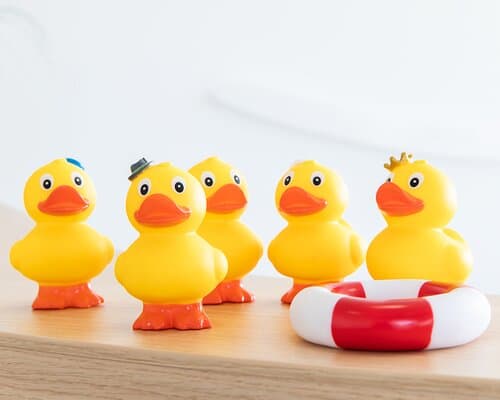 Quietsche-Ente Krone, stehend