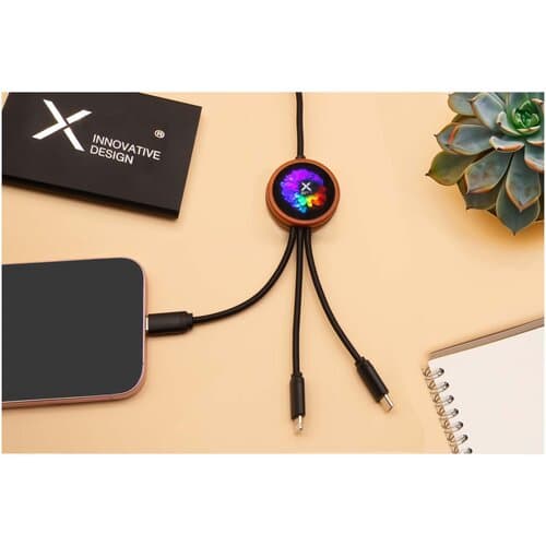 SCX.design C37 40W 5-in-1 rPET Ladekabel in rundem Bambusgehäuse mit Leuchtlogo