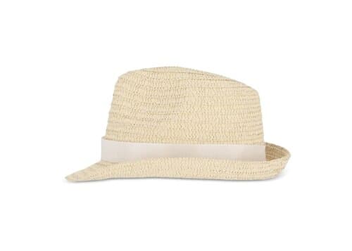 Pflanzlicher Strohhut mit farbigem Band