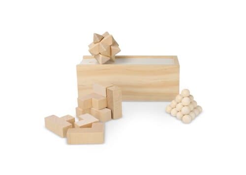 Dieses nachhaltige Set enthält drei spannende Denkspiele: ein Sternenpuzzle, ein Pyramidenpuzzle und ein 3D-Würfelpuzzle, die alle aus FSC-Holz gefertigt sind. Sie sind in einer FSC-Holzbox