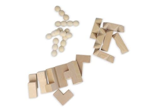 Dieses nachhaltige Set enthält drei spannende Denkspiele: ein Sternenpuzzle, ein Pyramidenpuzzle und ein 3D-Würfelpuzzle, die alle aus FSC-Holz gefertigt sind. Sie sind in einer FSC-Holzbox