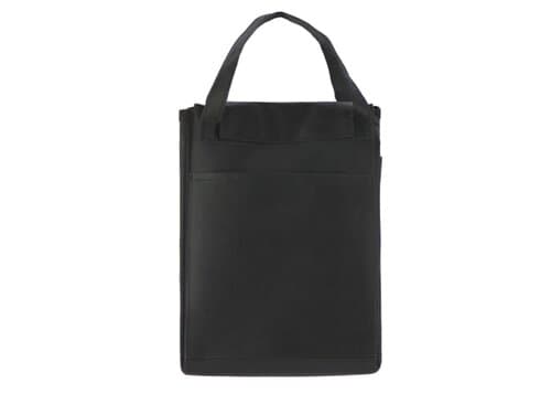 Gefaltete Kühltasche und Picknickmatte