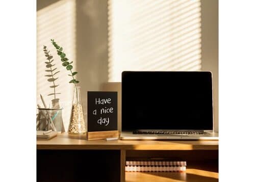 Kreidetafel im Holzständer